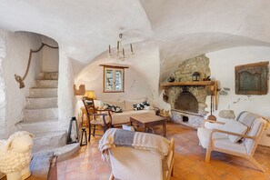 TV, fireplace, DVD player, table tennis - House in Provence in a Former Fulling Mill (Entrepierres)