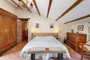 3 bedrooms, iron/ironing board