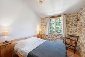 3 bedrooms, iron/ironing board - House in Provence in a Former Fulling Mill (Entrepierres)