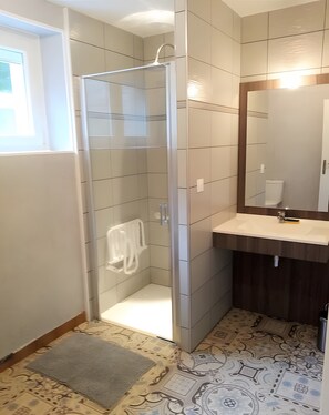Shower, towels