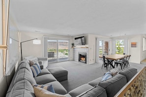 Condo, Multiple Beds, Balcony, Mountain View (Cozy Condo) | Living area