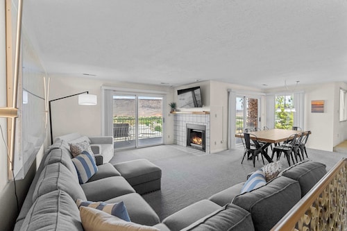 Cozy Condo - Stay for 9