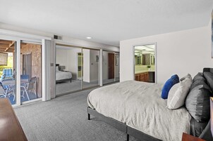 Condo, várias camas, sacada, vista para a montanha (Cozy Condo) | 3 quartos, individualmente decorados, individualmente mobiliados