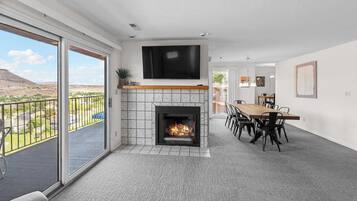 Condo, Multiple Beds, Balcony, Mountain View (Cozy Condo) | Interior