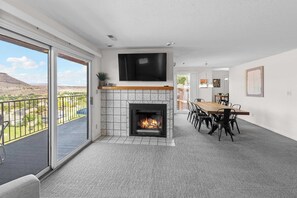 Condo, Multiple Beds, Balcony, Mountain View (Cozy Condo) | Interior