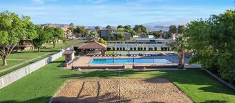 Cozy Condo - Stay for 9