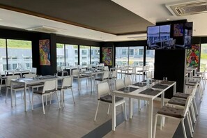 Dining - Utopia Naiharn - Room 1 - A606 (Phuket)