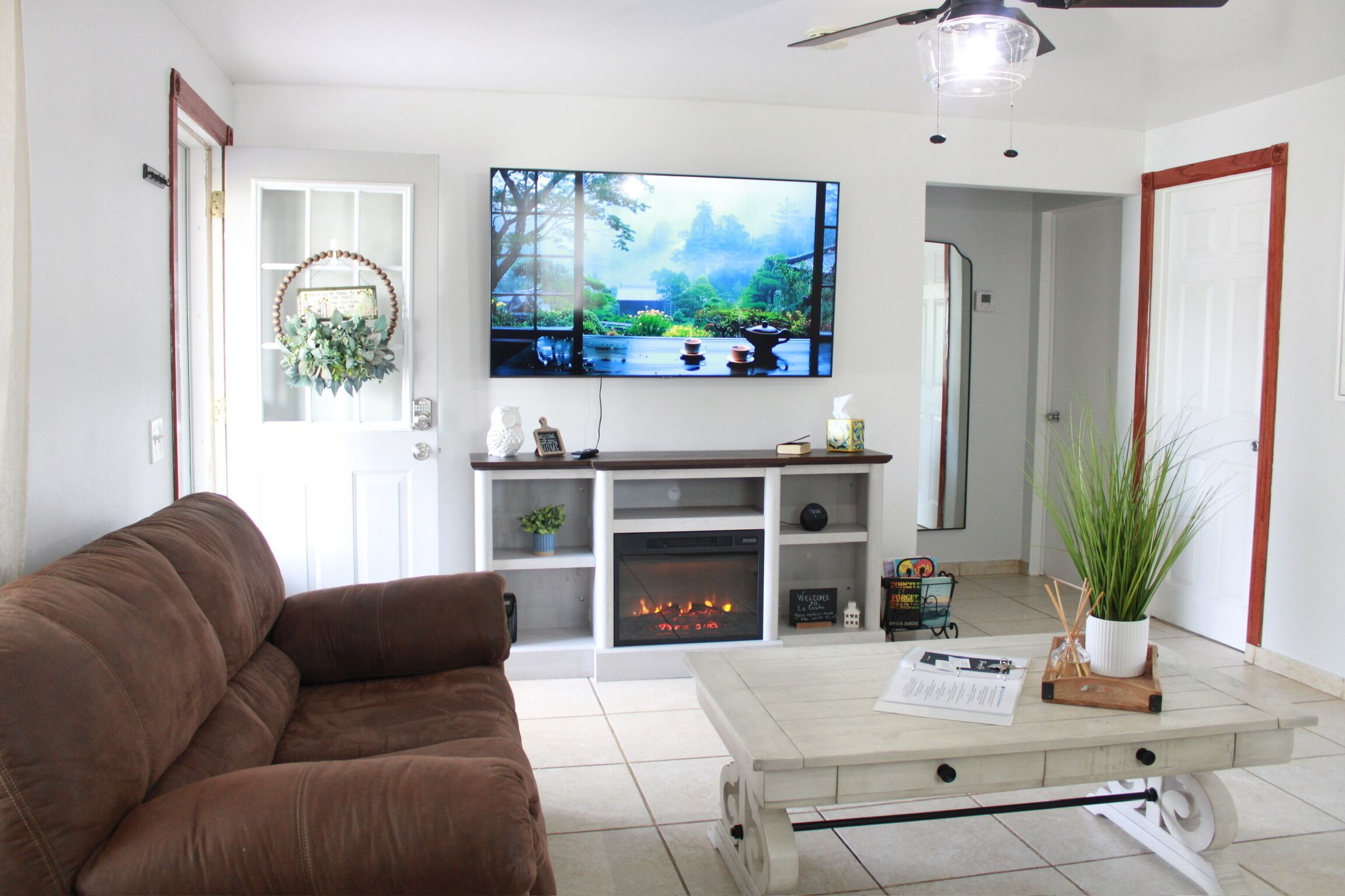 Smart TV, fireplace, books, stereo