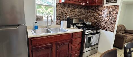 Frigorífic, microones, forn i placa de cuina