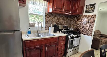 Charming 2-Bedroom Stay in Montezuma – Breakfast Included