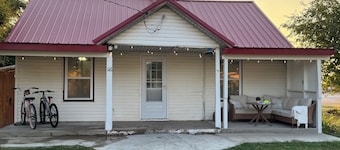 Charming 2-Bedroom Stay in Montezuma â Breakfast Included