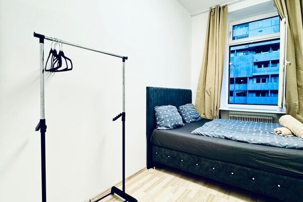 1 bedroom, bed sheets