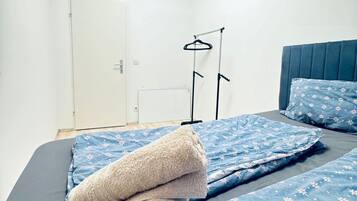 1 bedroom, bed sheets