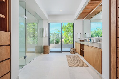 Golf-View Luxury Villa with Pool, Chef Service and Premier Golf in Punta Mita