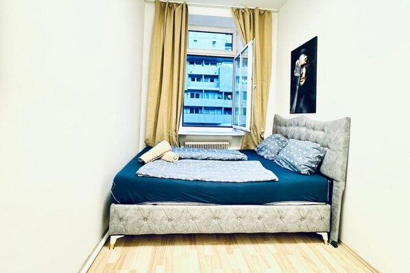 1 bedroom, bed sheets