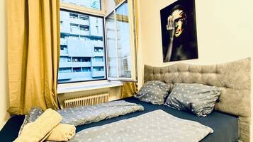 1 bedroom, bed sheets