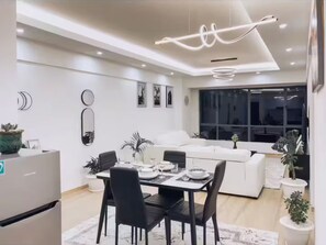 Dining - Elegant 2 BR at Marina Bay Square, Westlands. (Nairobi)