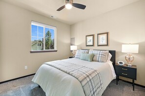 2 chambres, fer et planche à repasser, accès Internet, draps fournis