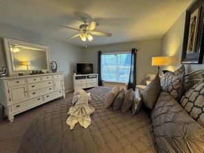 5 bedrooms, iron/ironing board, WiFi, bed sheets