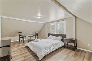 2 bedrooms, travel cot, WiFi, bed sheets