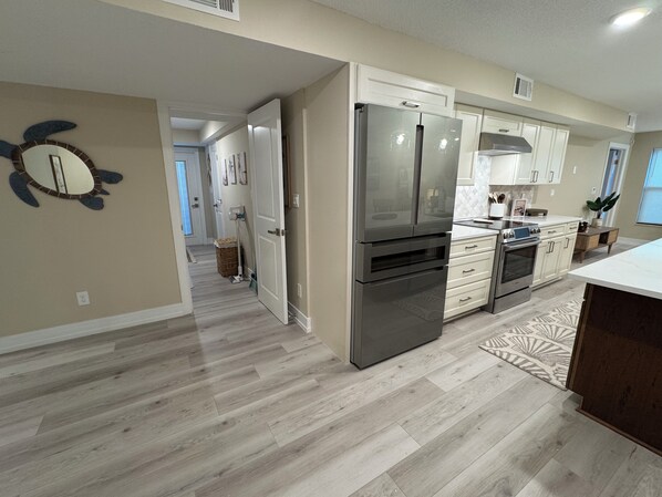 Oven, stovetop, dishwasher