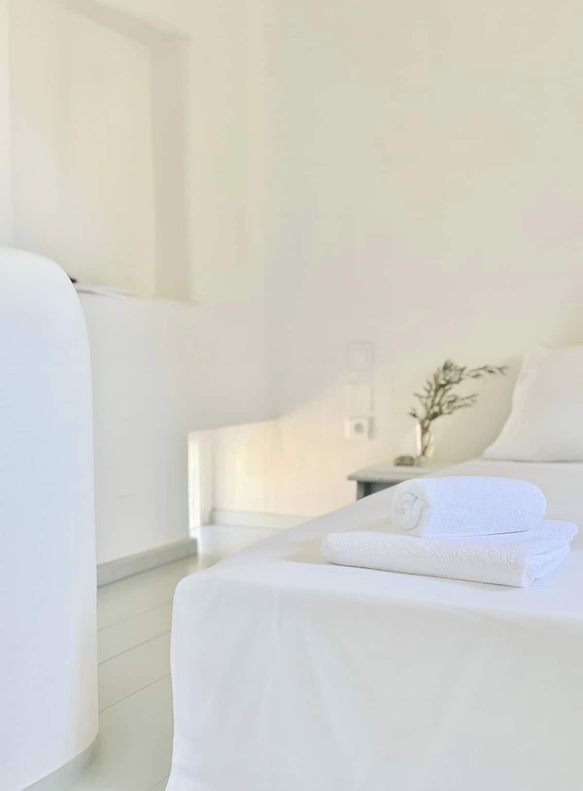2 bedrooms, iron/ironing board, bed sheets