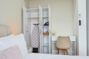 4 室のベッドルーム、アイロン / アイロン台、WiFi、ベッドシーツ