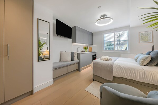 1 habitación, tabla de planchar con plancha, wifi y ropa de cama