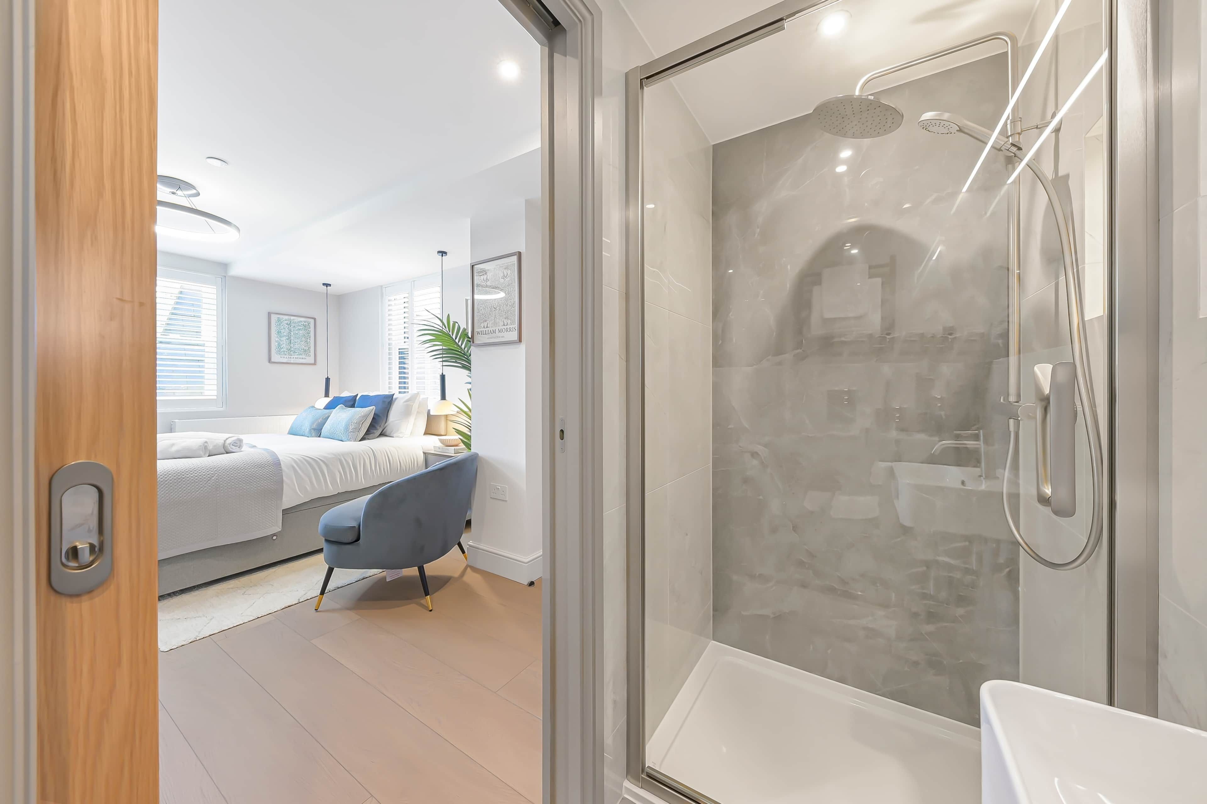 Shower, hair dryer, towels