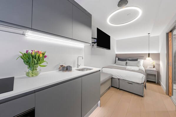 1 habitación, tabla de planchar con plancha, wifi gratis y ropa de cama 