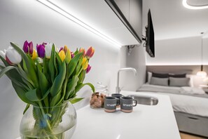 1 habitación, tabla de planchar con plancha, wifi gratis y ropa de cama 
