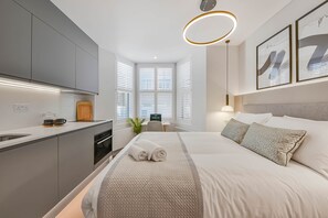 1 bedroom, iron/ironing board, free WiFi, bed sheets - Studio 2 @ OneStay Maida Vale (London)