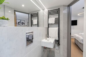 1 bedroom, iron/ironing board, free WiFi, bed sheets - Studio 1 @ OneStay Maida Vale (London)