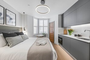 1 bedroom, iron/ironing board, free WiFi, bed sheets - Studio 1 @ OneStay Maida Vale (London)