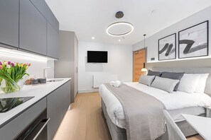 1 bedroom, iron/ironing board, free WiFi, bed sheets - Studio 1 @ OneStay Maida Vale (London)