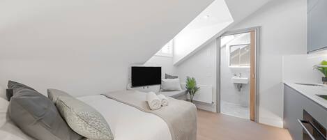 1 bedroom, iron/ironing board, free WiFi, bed sheets