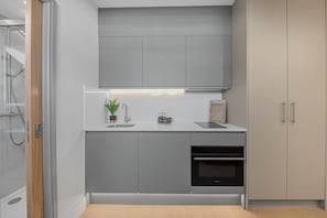Refrigerador, microondas, horno, placa de cocina