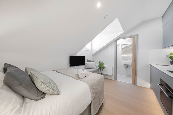 1 bedroom, iron/ironing board, free WiFi, bed sheets