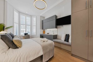 1 habitación, tabla de planchar con plancha, wifi gratis y ropa de cama 