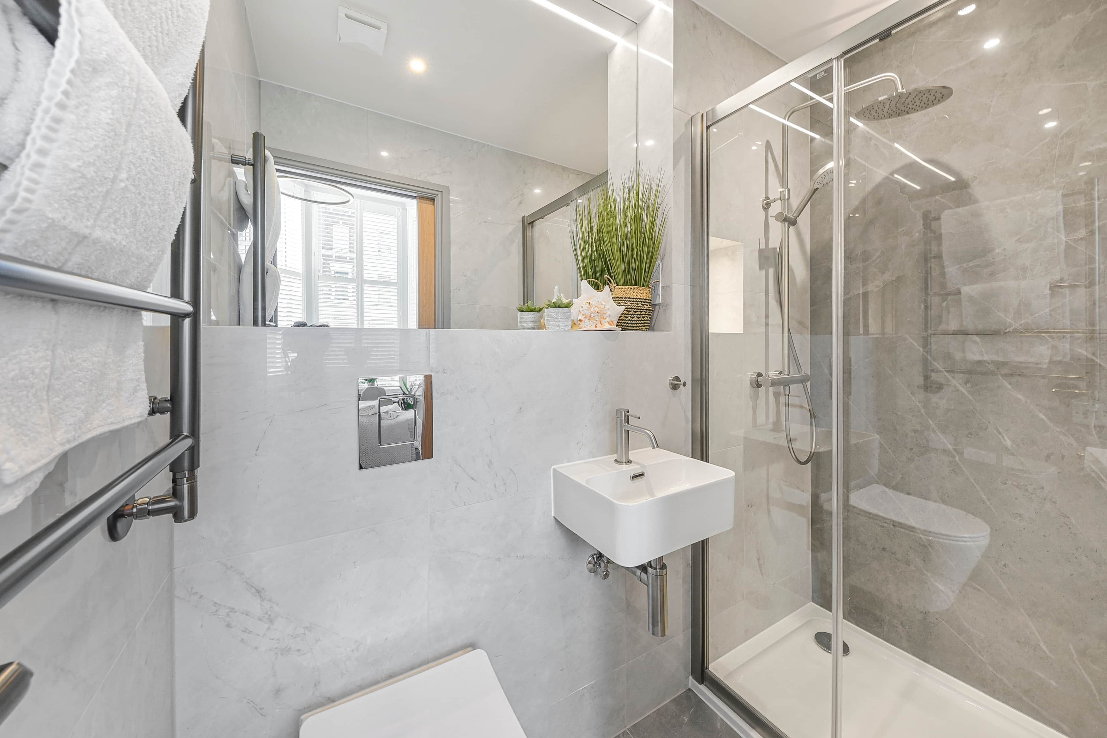 Bruser, hårtørrer, håndklæder, Sæbe