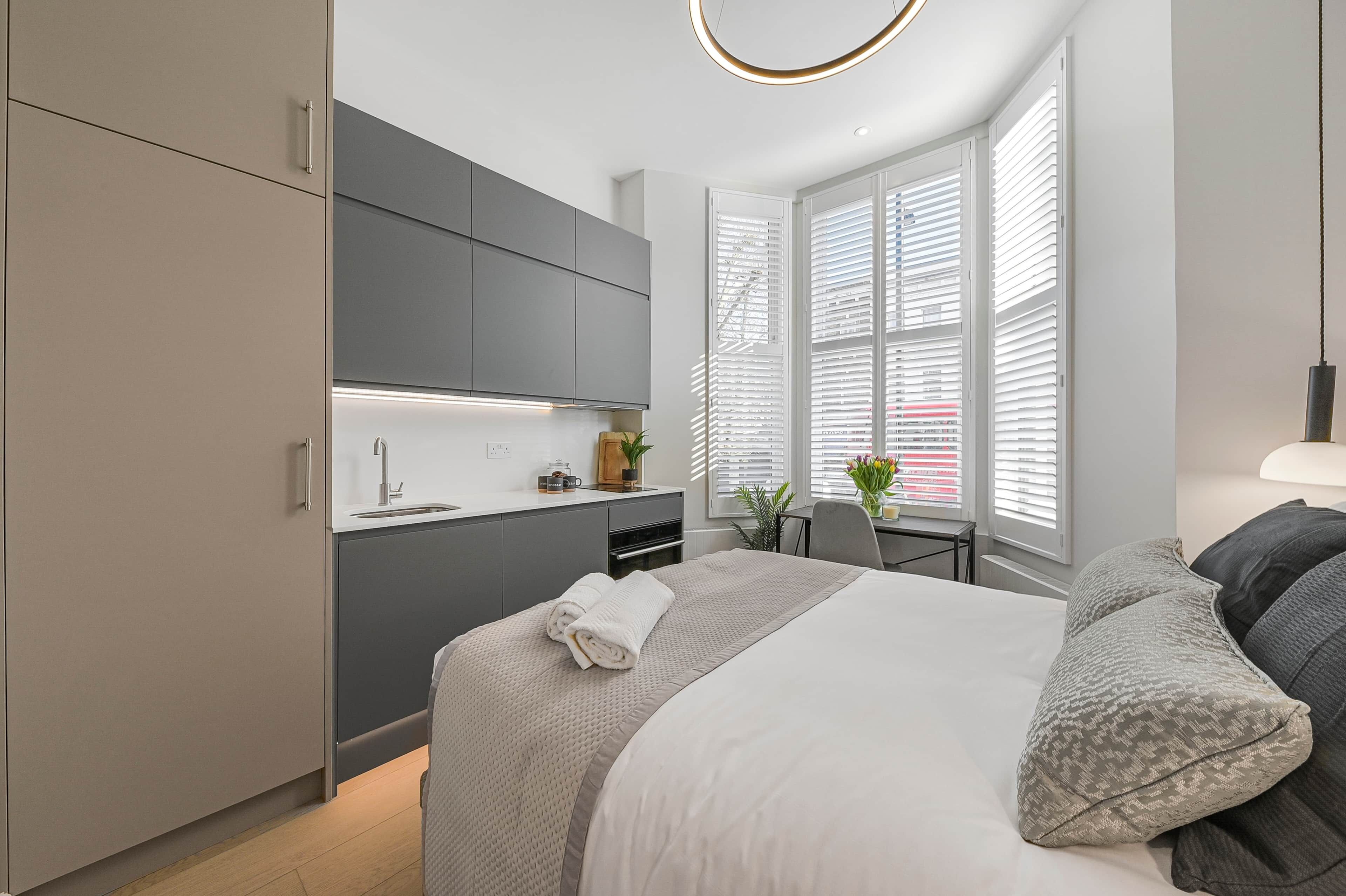 1 slaapkamer, een strijkplank/strijkijzer, gratis wifi, beddengoed