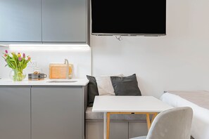 1 bedroom, iron/ironing board, free WiFi, bed sheets - Studio 4 @ OneStay Maida Vale (London)