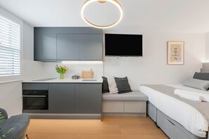 1 bedroom, iron/ironing board, free WiFi, bed sheets - Studio 4 @ OneStay Maida Vale (London)