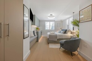 1 habitación, tabla de planchar con plancha, wifi gratis y ropa de cama