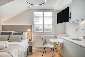 1 habitación, tabla de planchar con plancha, wifi gratis y ropa de cama
