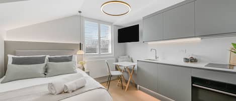 1 habitación, tabla de planchar con plancha, wifi gratis y ropa de cama