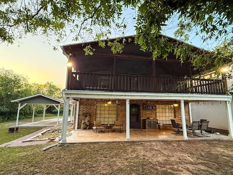 外観. Agua Frio - Tranquil home with Las Moras Creek views