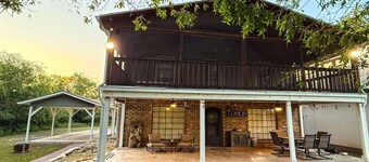 Agua Frio - Tranquil home with Las Moras Creek views
