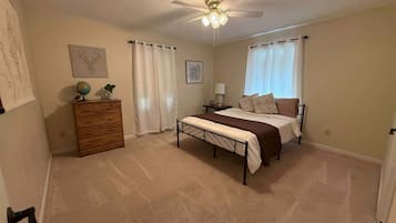 3 bedrooms, iron/ironing board, internet, bed sheets