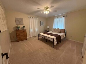 Iron/ironing board, Internet, bed sheets